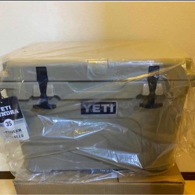 新品 YETI イエティ Tundra 35 タンドラ タン スポーツ/アウトドアのアウトドア(その他)の商品写真