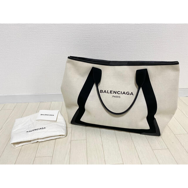 Balenciaga(バレンシアガ)の【お買い得】BALENCIAGA NAVY CABAS M バレンシアガトート レディースのバッグ(トートバッグ)の商品写真