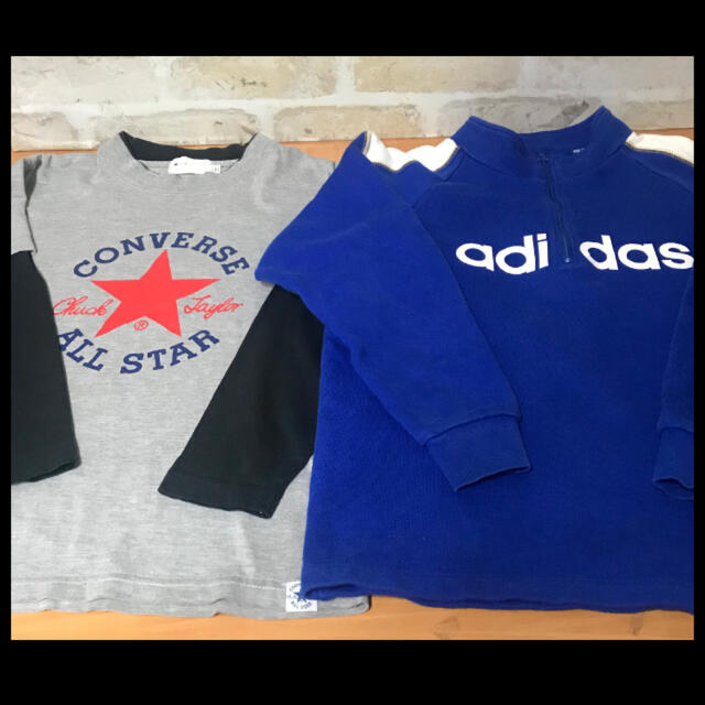 adidas(アディダス)のキッズ130cm2枚まとめ　adidasトレーナーconverse長袖Tシャツ スポーツ/アウトドアのサッカー/フットサル(ウェア)の商品写真