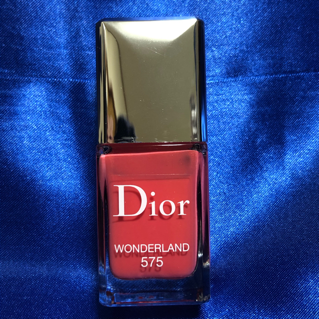 Dior(ディオール)の【激安/新品未使用】ディオール ヴェルニマニキュア(575) コスメ/美容のネイル(マニキュア)の商品写真