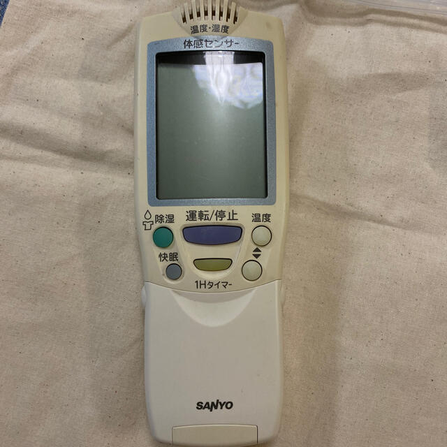 SANYO(サンヨー)のSANYO エアコンリモコン RCS-EN1 スマホ/家電/カメラの冷暖房/空調(エアコン)の商品写真