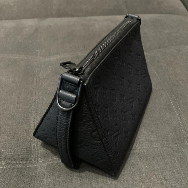 LOUIS VUITTON(ルイヴィトン)のルイヴィトン　トリアングル・メッセンジャー メンズのバッグ(メッセンジャーバッグ)の商品写真