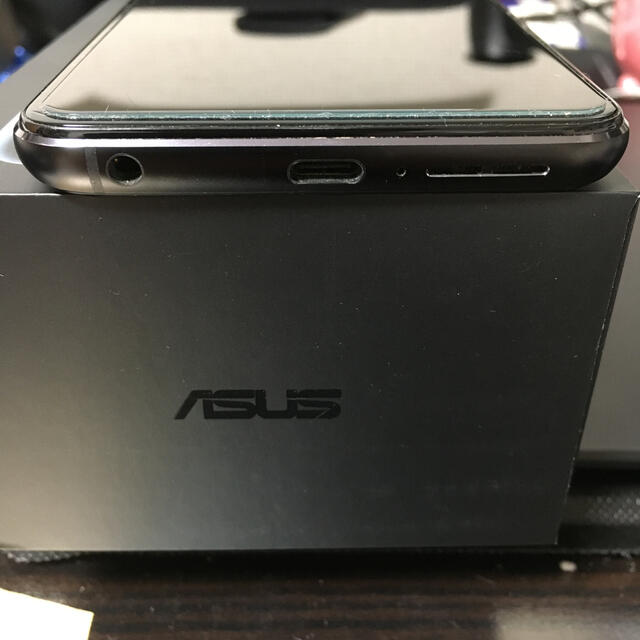 ASUS(エイスース)の美品 ZenFone6 国内版SIMフリー ８G ブラック ZS630KL スマホ/家電/カメラのスマートフォン/携帯電話(スマートフォン本体)の商品写真