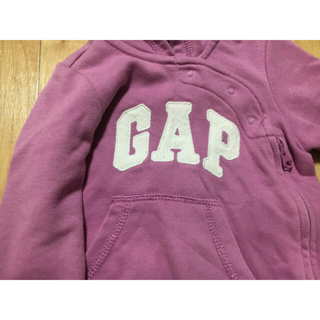 babyGAP(ベビーギャップ)の値下げ GAP ギャップ ロンパース フード 紫 6-12 70㎝ キッズ/ベビー/マタニティのベビー服(~85cm)(ロンパース)の商品写真