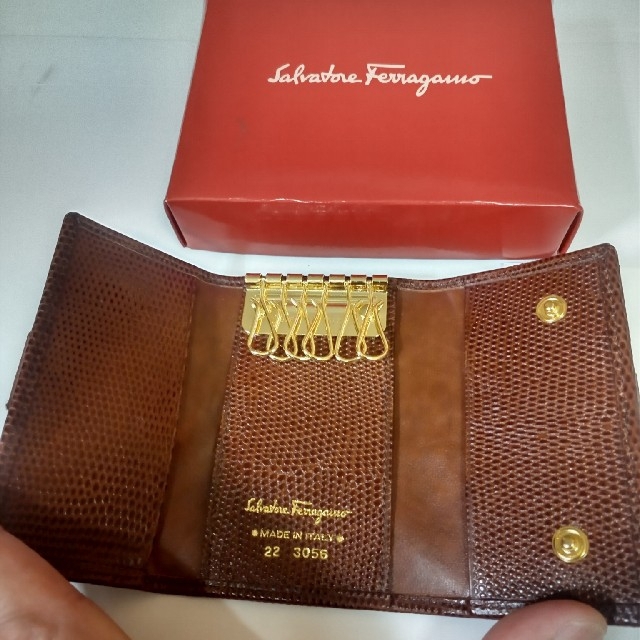 Salvatore Ferragamo(サルヴァトーレフェラガモ)のFerragamo　キーケース　６連　未使用品! レディースのファッション小物(キーケース)の商品写真