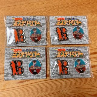 ショウガクカン(小学館)のコナン　ミステリーツアーピンバッチ(非売品)(バッジ/ピンバッジ)