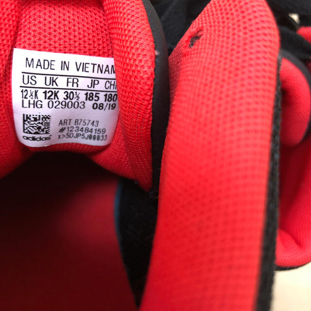 adidas(アディダス)の新品未使用⭐︎アディダス　スニーカー　18.5 キッズ/ベビー/マタニティのキッズ靴/シューズ(15cm~)(スニーカー)の商品写真