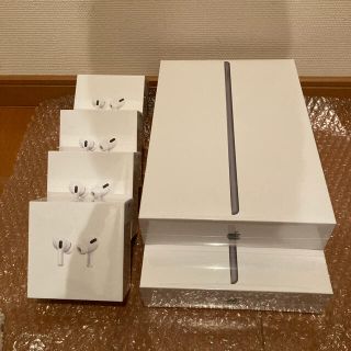 AirPods 4台