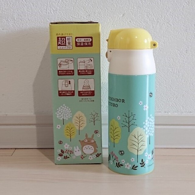 ジブリ(ジブリ)のとなりのトトロ 新品 超軽量 ロック付ワンプッシュマグボトル 360ml キッズ/ベビー/マタニティの授乳/お食事用品(水筒)の商品写真