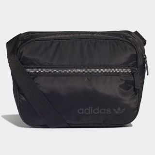 アディダス(adidas)のアディダス　ショルダーバッグ(ショルダーバッグ)