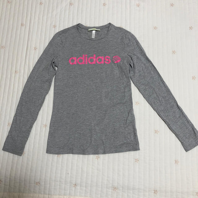 adidas(アディダス)のadidas 長袖　グレー レディースのトップス(Tシャツ(長袖/七分))の商品写真