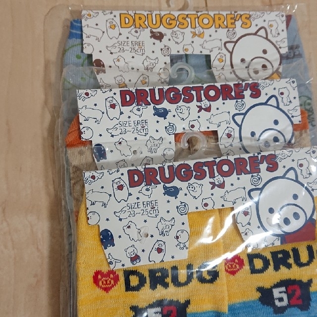 drug store's(ドラッグストアーズ)のしずかちゃん様専用  新品☆お得♪靴下３足+クーポン券 レディースのレッグウェア(ソックス)の商品写真