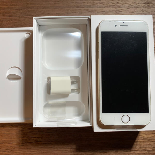 iPhone(アイフォーン)のiPhone6 gold 64gb 中古 スマホ/家電/カメラのスマートフォン/携帯電話(スマートフォン本体)の商品写真