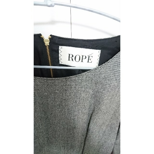 ROPE’(ロペ)のROPE グレーワンピース レディースのワンピース(ひざ丈ワンピース)の商品写真