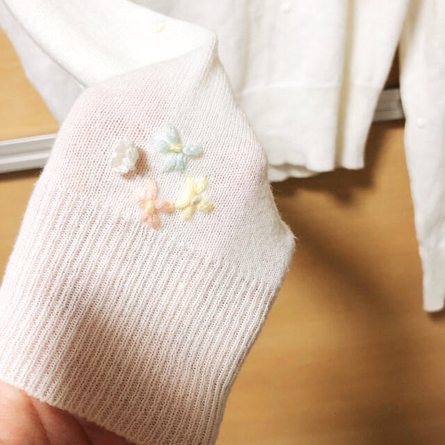 dazzlin(ダズリン)のdazzlin ダズリン 花柄刺繍カーディガン 白 秋服 冬服 ニット レディースのトップス(カーディガン)の商品写真