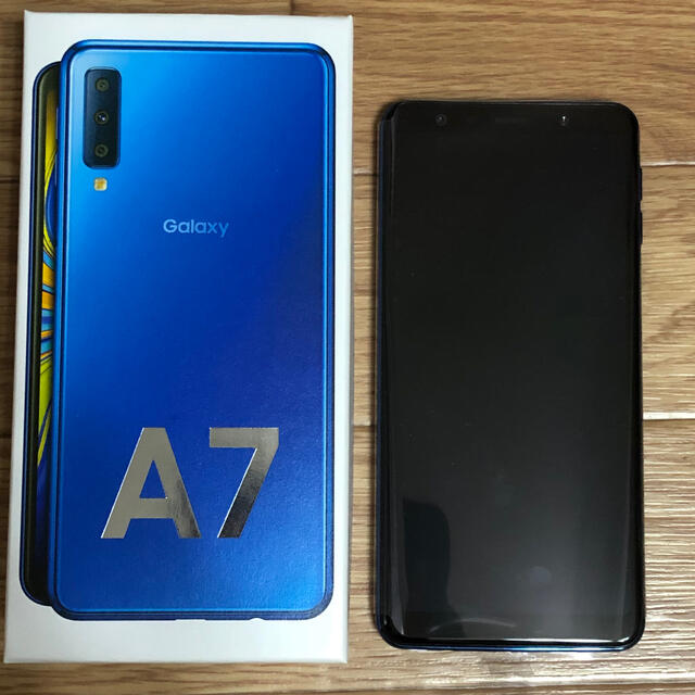 Galaxy(ギャラクシー)のGalaxy A7 64GB 青 スマホ/家電/カメラのスマートフォン/携帯電話(スマートフォン本体)の商品写真