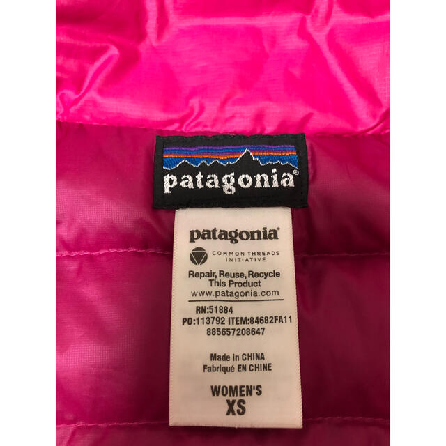 patagonia(パタゴニア)のパタゴニア patagonia ダウンジャケット　ダウンセーター　ピンク　XS レディースのジャケット/アウター(ダウンジャケット)の商品写真