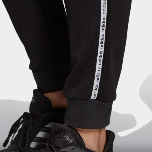 adidas(アディダス)の新品　adidas　ジョガーパンツ　BLACK レディースのパンツ(カジュアルパンツ)の商品写真