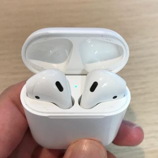 アップル(Apple)のAirPods 第1世代(ヘッドフォン/イヤフォン)