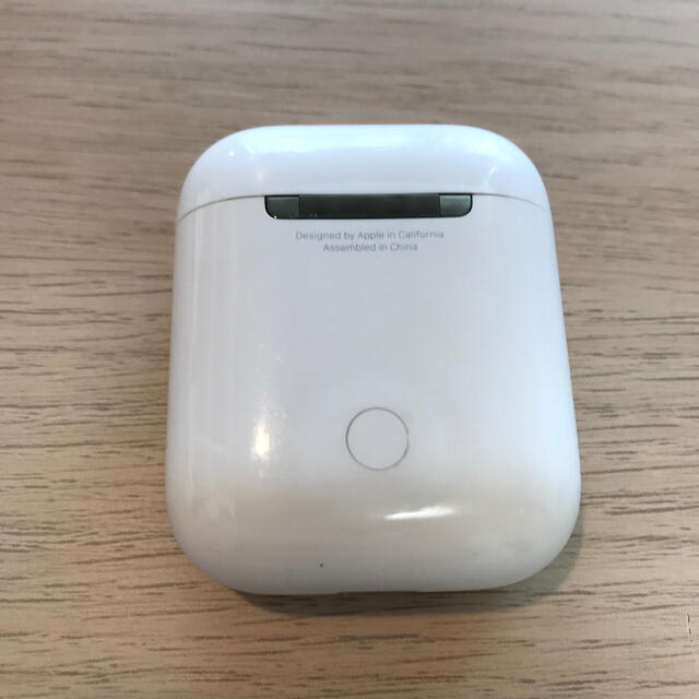 Apple(アップル)のウルトラマンさん専用　AirPods 第1世代 ケースのみ スマホ/家電/カメラのオーディオ機器(ヘッドフォン/イヤフォン)の商品写真