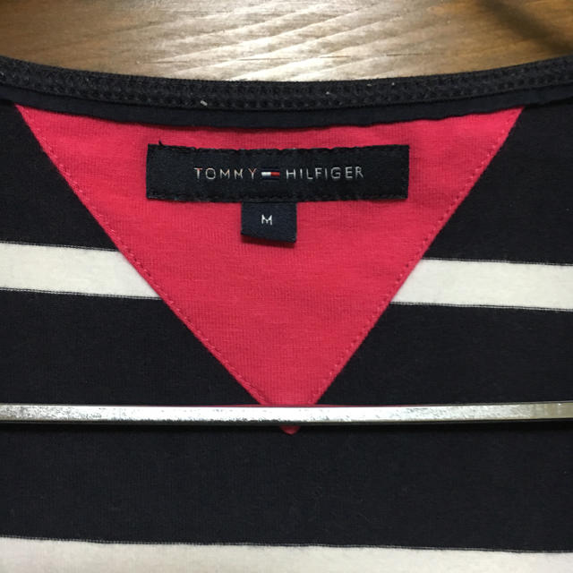 TOMMY HILFIGER(トミーヒルフィガー)のボーダーＶネックTシャツ レディースのトップス(Tシャツ(半袖/袖なし))の商品写真