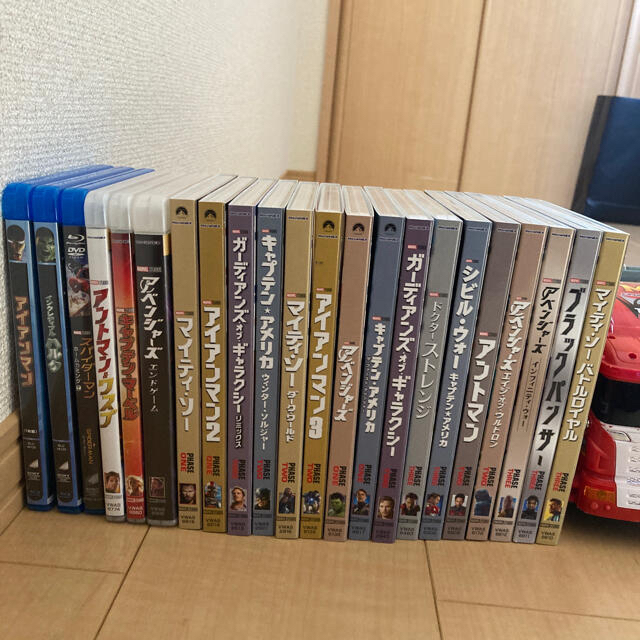 MARVEL(マーベル)のセット売り　MARVEL マーベル、アベンジャーズシリーズのブルーレイ エンタメ/ホビーのDVD/ブルーレイ(外国映画)の商品写真