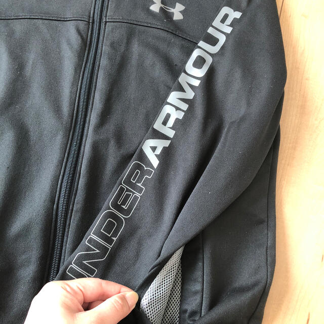 UNDER ARMOUR(アンダーアーマー)のアンダーアーマースタンドジップ上着160 キッズ/ベビー/マタニティのキッズ服男の子用(90cm~)(ジャケット/上着)の商品写真