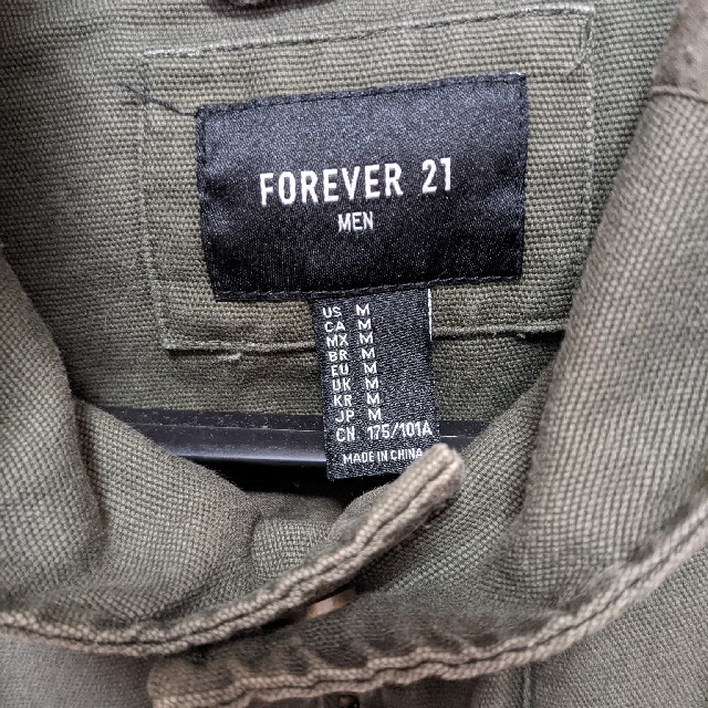 FOREVER 21(フォーエバートゥエンティーワン)のFOREVER 21　メンズ　ミリタリージャケット メンズのジャケット/アウター(ミリタリージャケット)の商品写真