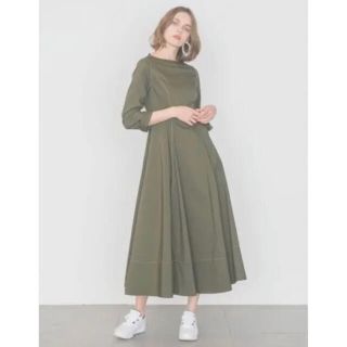 エミアトリエ(emmi atelier)の新品　エミアトリエ　シャツワンピース　カーキ(ロングワンピース/マキシワンピース)