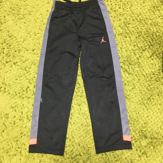 NIKE(ナイキ)の美品Jordan 長ズボン　110〜120 キッズ/ベビー/マタニティのキッズ服男の子用(90cm~)(パンツ/スパッツ)の商品写真