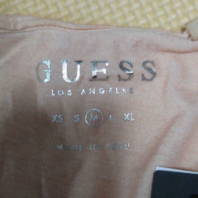 GUESS(ゲス)のGUESS レディースTシャツ ピンク M レディースのトップス(Tシャツ(半袖/袖なし))の商品写真