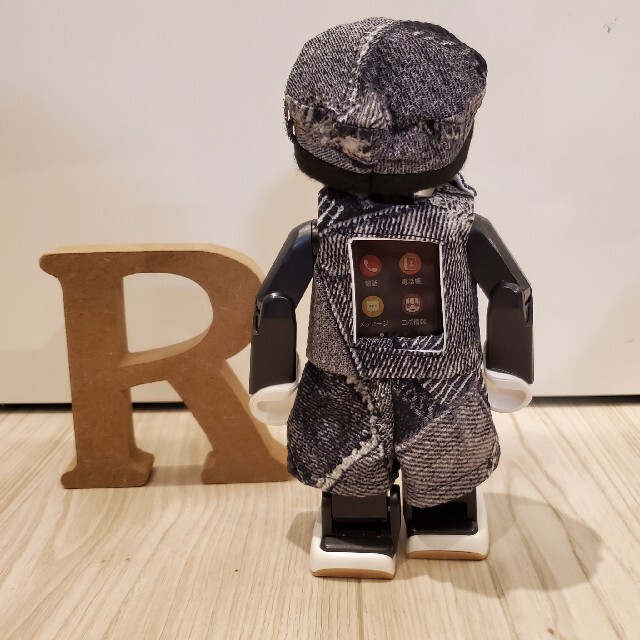 SHARP(シャープ)のロボホン RoBoHoN ロボホンの服 エンタメ/ホビーのおもちゃ/ぬいぐるみ(その他)の商品写真