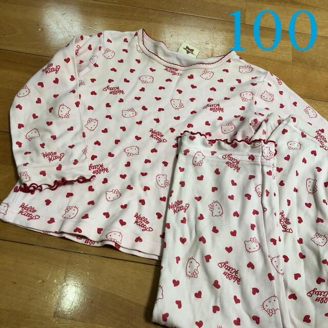 サンリオ(サンリオ)の100  サンリオ  キティ　パジャマ　秋冬春 キッズ/ベビー/マタニティのキッズ服女の子用(90cm~)(パジャマ)の商品写真