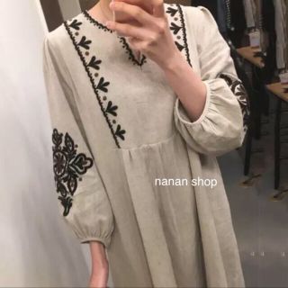 ザラ(ZARA)の【ラスト１点です】ヴィンテージ風刺繍ワンピース【即購入OK】ランタン袖　(ロングワンピース/マキシワンピース)