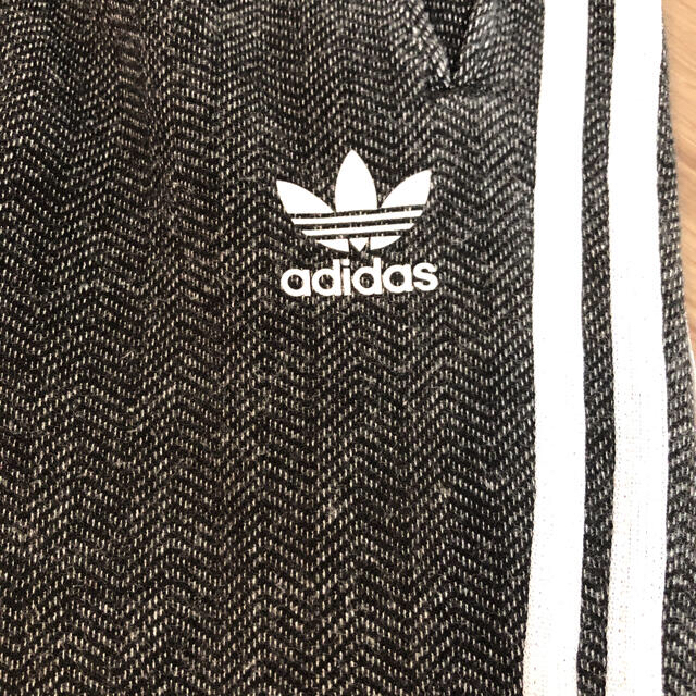 adidas(アディダス)の期間限定お値下げ。アディダスオリジナル　スウェット  ラインパンツ キッズ/ベビー/マタニティのキッズ服男の子用(90cm~)(パンツ/スパッツ)の商品写真