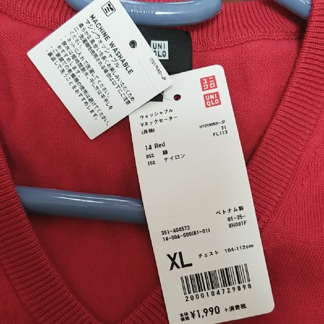 UNIQLO(ユニクロ)のUNIQLO マシンウォッシャブルVネック セーター 赤 メンズのトップス(ニット/セーター)の商品写真