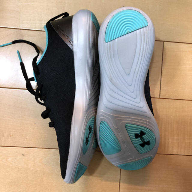 UNDER ARMOUR(アンダーアーマー)の専用!【超お得!】最終価格!UAレディース用スニーカー レディースの靴/シューズ(スニーカー)の商品写真