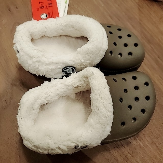 crocs(クロックス)の【新品･未使用】クロックス　14センチ　茶色 キッズ/ベビー/マタニティのベビー靴/シューズ(~14cm)(サンダル)の商品写真