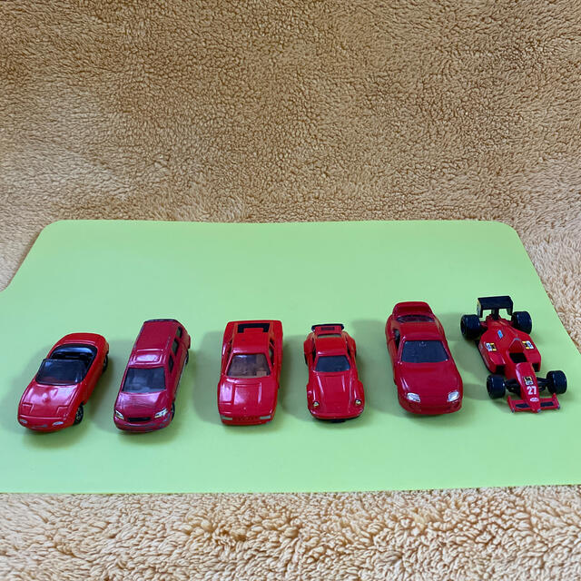 TOMMY(トミー)のトミカ　赤い車　6台セット エンタメ/ホビーのおもちゃ/ぬいぐるみ(ミニカー)の商品写真