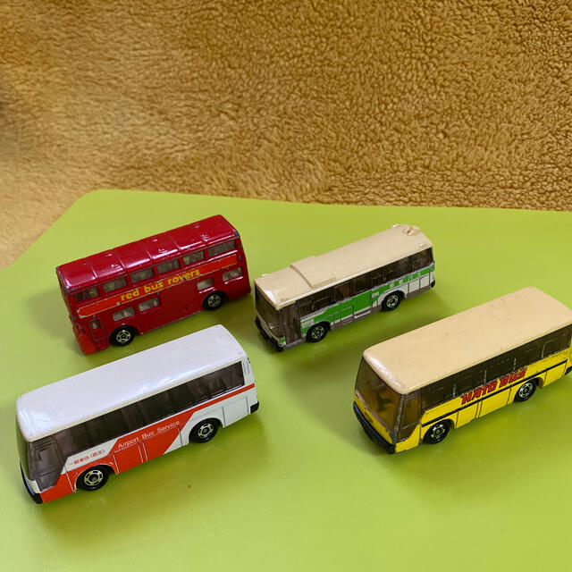 Takara Tomy(タカラトミー)のトミカ　バスとタクシー 6台セット エンタメ/ホビーのおもちゃ/ぬいぐるみ(ミニカー)の商品写真