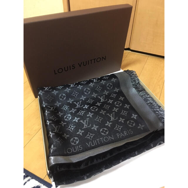 LOUIS VUITTON  大判ストール　黒モノグラムラメ入り柄 お値下げ❗️