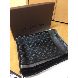 ルイヴィトン(LOUIS VUITTON)のLOUIS VUITTON  大判ストール　黒モノグラムラメ入り柄 お値下げ❗️(ストール/パシュミナ)