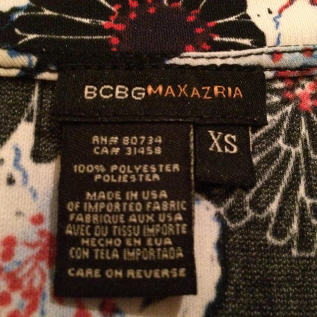 BCBGMAXAZRIA(ビーシービージーマックスアズリア)のBCBG 美品 花柄 ワンピース レディースのワンピース(ひざ丈ワンピース)の商品写真