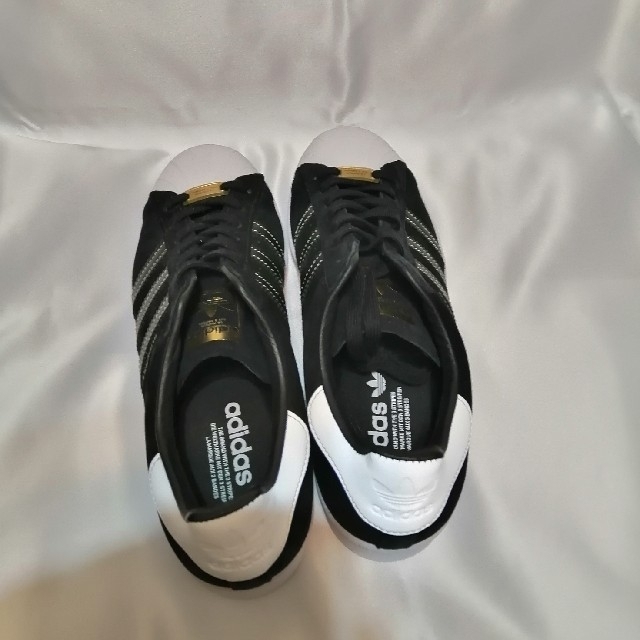 adidas(アディダス)のadidas　スーパースター　ブラックxゴールド　27cm メンズの靴/シューズ(スニーカー)の商品写真