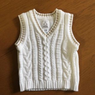 ギャップ(GAP)のベビーギャップ babygap ニットベスト　60 ホワイト白　オシャレおめかし(ニット/セーター)