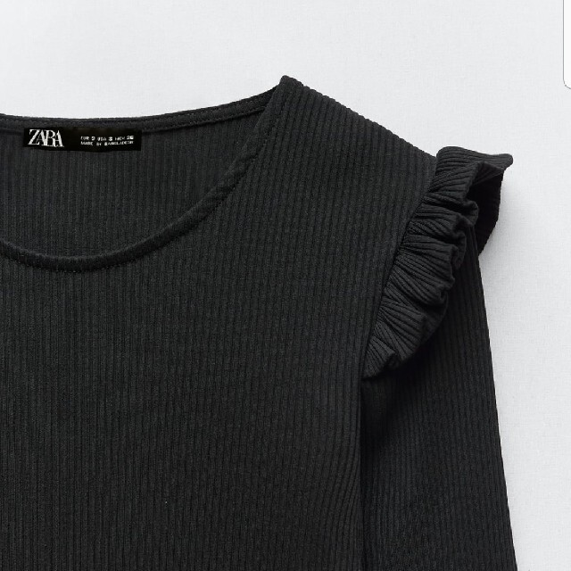 ZARA(ザラ)のZARAフリル付カットソー レディースのトップス(カットソー(長袖/七分))の商品写真