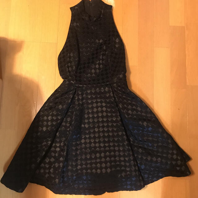 Alice+Olivia(アリスアンドオリビア)の2/11 17時まで　美品　alice+olivia ブラックドレス  サイズ0 レディースのワンピース(ミニワンピース)の商品写真