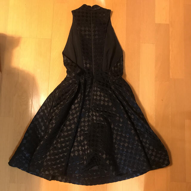 Alice+Olivia(アリスアンドオリビア)の2/11 17時まで　美品　alice+olivia ブラックドレス  サイズ0 レディースのワンピース(ミニワンピース)の商品写真