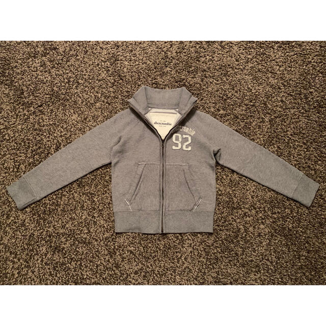 Abercrombie&Fitch(アバクロンビーアンドフィッチ)の【美品】アバクロンビーKIDS  厚手スウェット裏起毛 ジャケット グレー S キッズ/ベビー/マタニティのキッズ服男の子用(90cm~)(ジャケット/上着)の商品写真