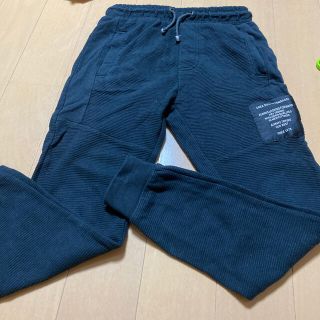 ザラキッズ(ZARA KIDS)の黒パンツ　ZARA 130(パンツ/スパッツ)